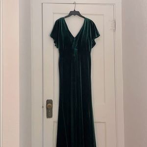 Revelry Gwen Classic Emerald Velvet
